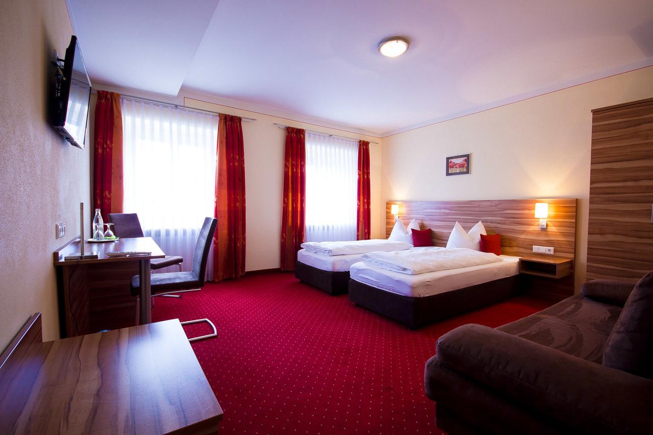 Pension "Zum Raubritter" Langquaid Экстерьер фото